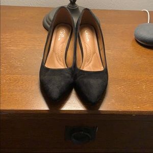Black,size 7, pointed heels